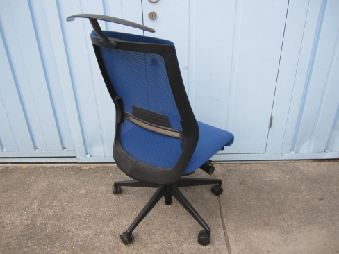 事務イス　メッシュ　ブルー　ウチダ製エルフィ　　ELA2-00B