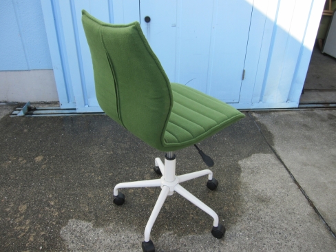 事務イス　グリーン　肘なし