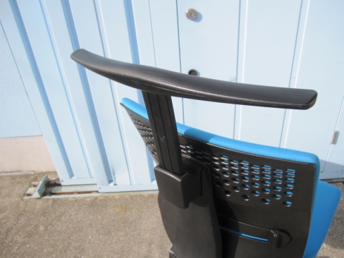 事務イス　肘なし　コクヨ製ウィザードチェア　ブルー　ハンガー付き