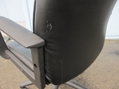 特価！　役員チェア　ビニールレザー　ブラック　肘あり　擦れあり