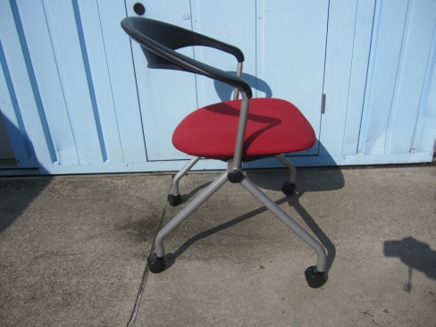特価！　会議用チェア４台セット　ウチダ製　レッド　ネスティングチェア