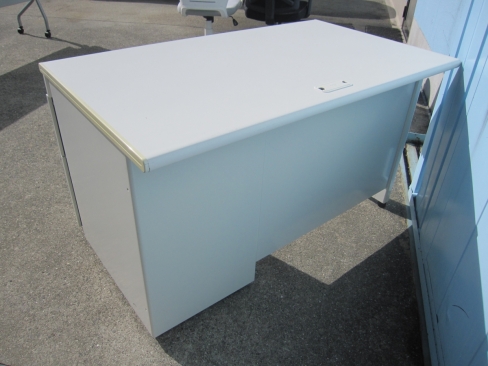 事務机　片袖デスク　ホワイト　鍵あり　1200ｘ700ｘ700　プラス製　フラットライン