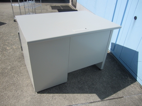 事務机　片袖デスク　ニューグレー　鍵あり　ナイキ製　1000ｘ700ｘ700