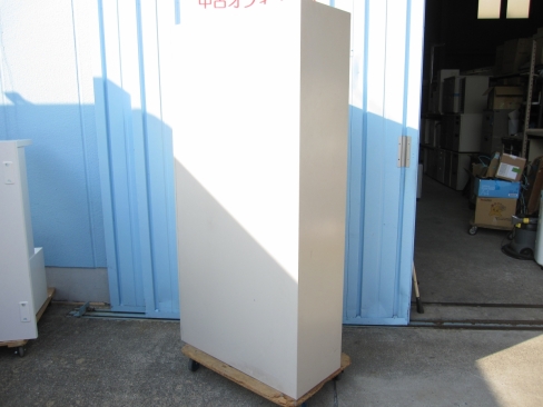 両開き書庫　鍵あり　ニューグレー　コクヨ製　880ｘ380ｘ1790