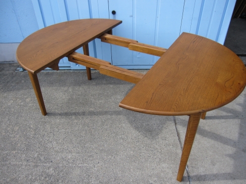 ダイニングテーブル　エクステンションテーブル　1100～1700ｘ1100ｘ720　定価13万円程度