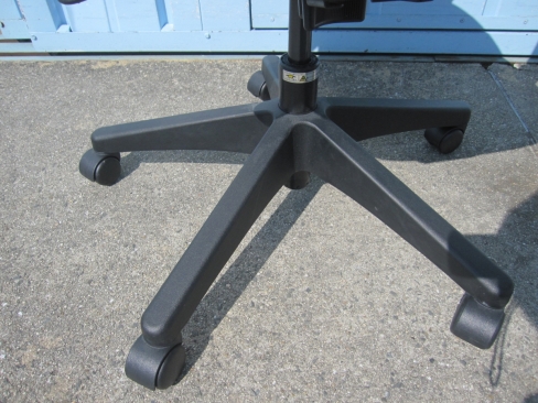 事務イス　肘あり　ライトグリーン　ウチダ製シエルト　ハンガー付き