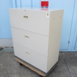 3段ラテラル 鍵あり ニューグレー コクヨ製 900x450x1100 天板に塗装はげあり