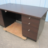 特価! 木製デスク 鍵あり 1600x800x700