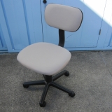 事務イス ライトグレー 2024年製 オフィスチェア